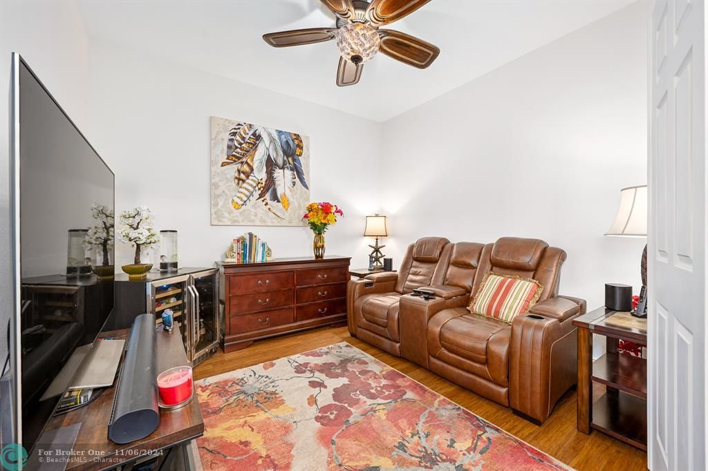 For Sale: $390,000 (2 beds, 2 baths, 1711 Square Feet)