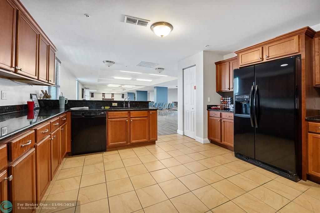 For Sale: $390,000 (2 beds, 2 baths, 1711 Square Feet)