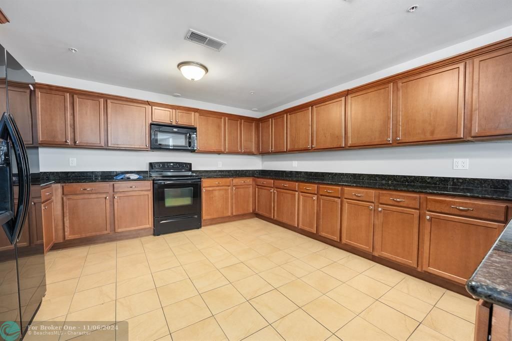 For Sale: $390,000 (2 beds, 2 baths, 1711 Square Feet)