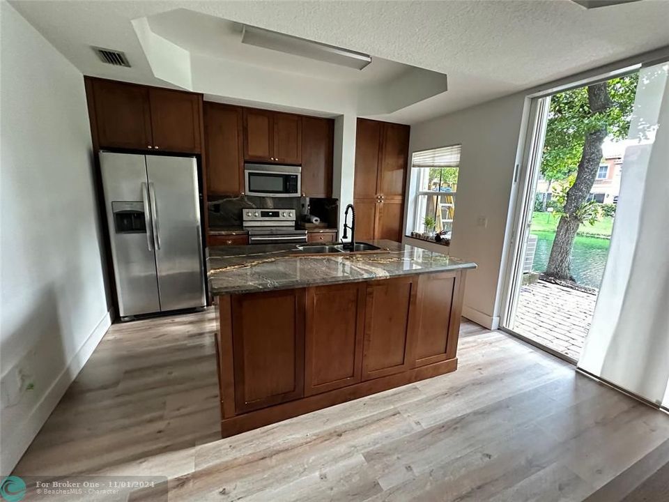 For Rent: $2,650 (3 beds, 3 baths, 1382 Square Feet)