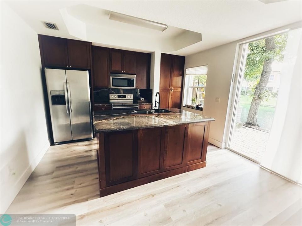 For Rent: $2,650 (3 beds, 3 baths, 1382 Square Feet)