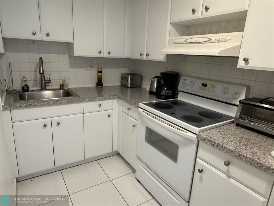 For Rent: $2,350 (1 beds, 1 baths, 640 Square Feet)