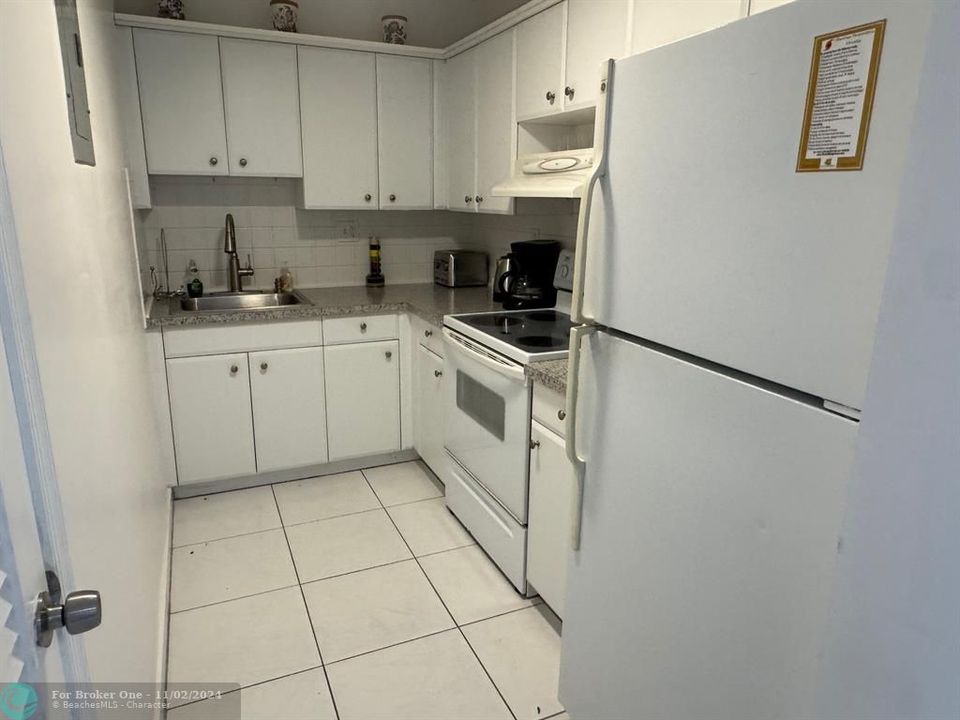 For Rent: $2,350 (1 beds, 1 baths, 640 Square Feet)