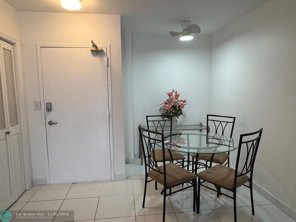 For Rent: $2,350 (1 beds, 1 baths, 640 Square Feet)