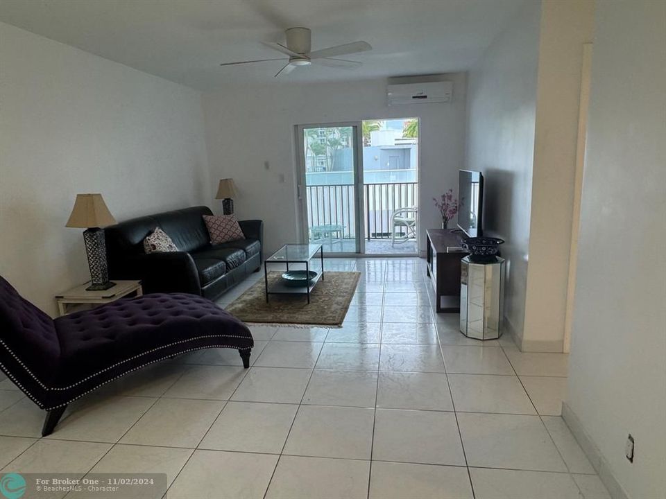 For Rent: $2,350 (1 beds, 1 baths, 640 Square Feet)