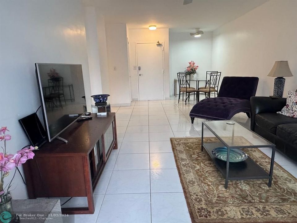 For Rent: $2,350 (1 beds, 1 baths, 640 Square Feet)