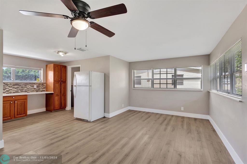 For Sale: $400,000 (3 beds, 2 baths, 1187 Square Feet)