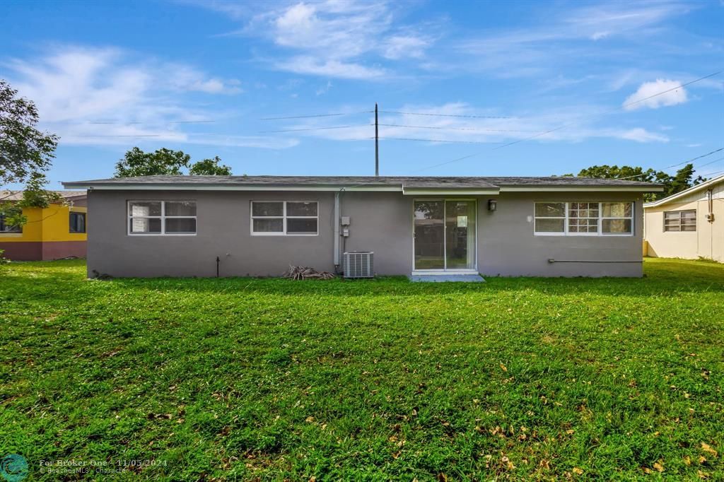 For Sale: $400,000 (3 beds, 2 baths, 1187 Square Feet)