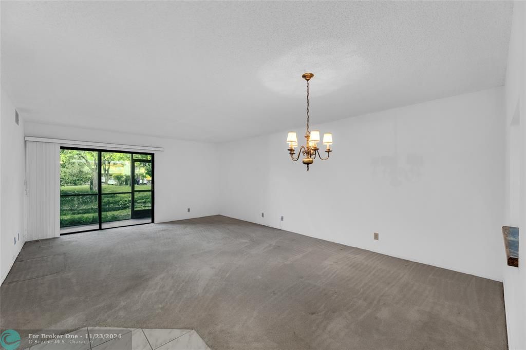 Active With Contract: $249,000 (2 beds, 2 baths, 957 Square Feet)