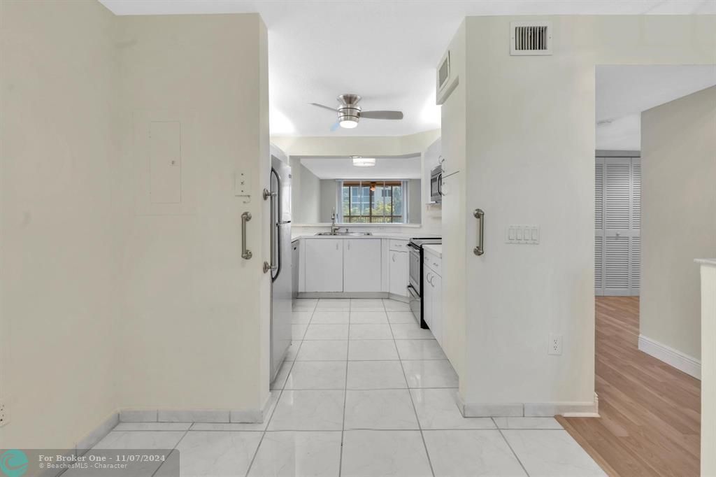 For Sale: $159,700 (2 beds, 2 baths, 1215 Square Feet)