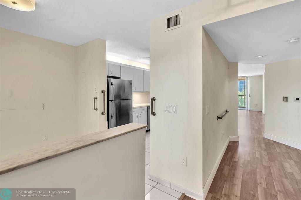 For Sale: $159,700 (2 beds, 2 baths, 1215 Square Feet)