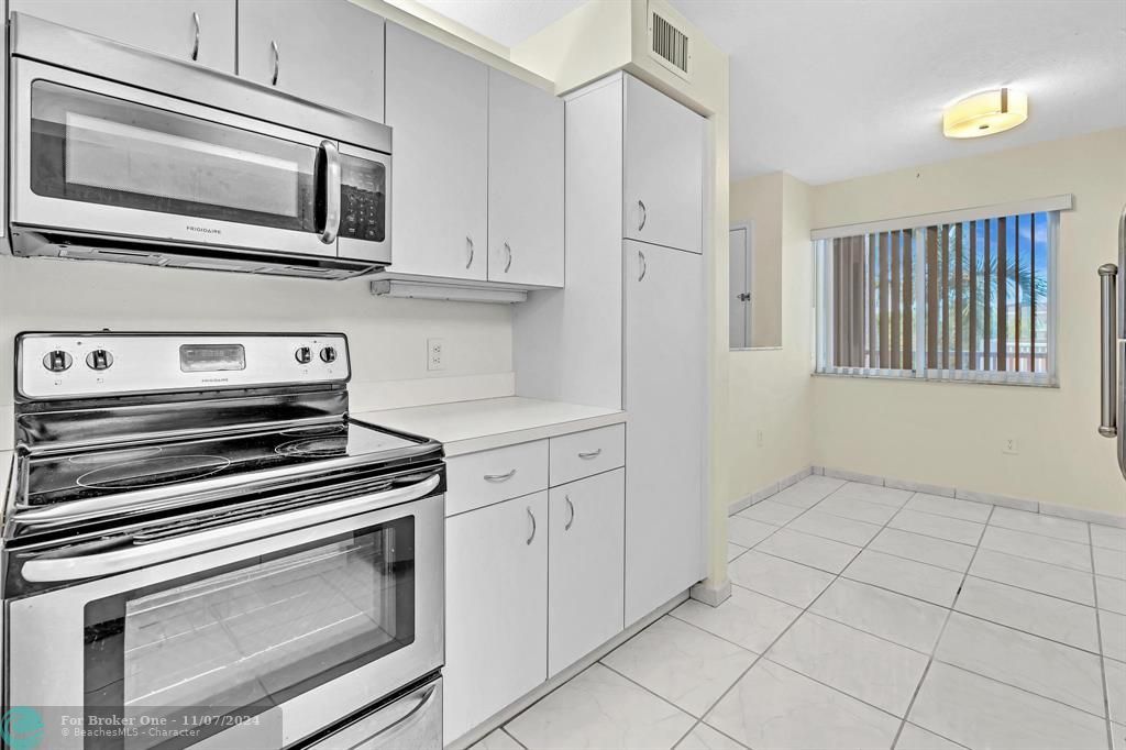 For Sale: $159,700 (2 beds, 2 baths, 1215 Square Feet)