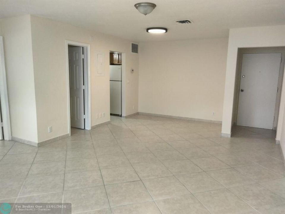 For Rent: $2,350 (2 beds, 2 baths, 1121 Square Feet)