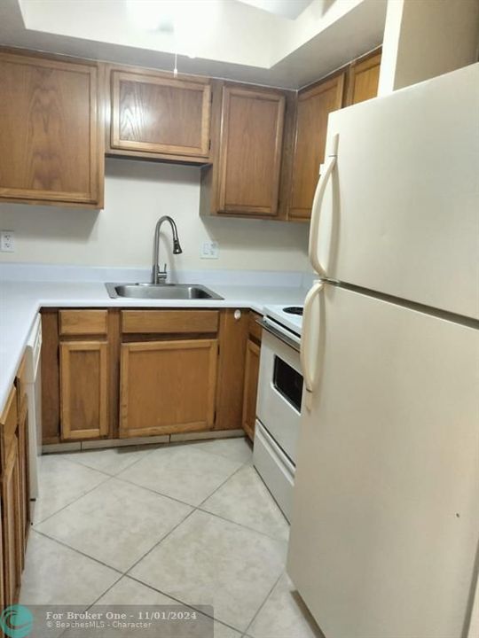 For Rent: $2,350 (2 beds, 2 baths, 1121 Square Feet)