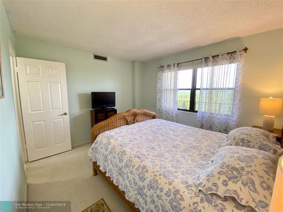 For Rent: $4,500 (2 beds, 2 baths, 1053 Square Feet)