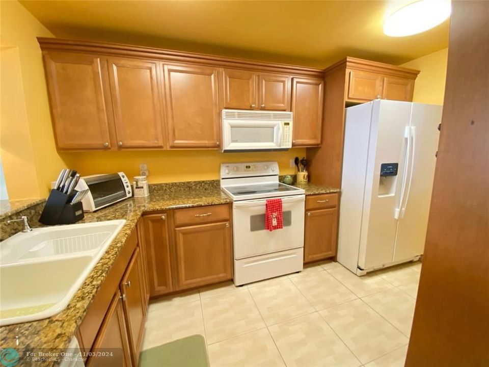 For Rent: $4,500 (2 beds, 2 baths, 1053 Square Feet)