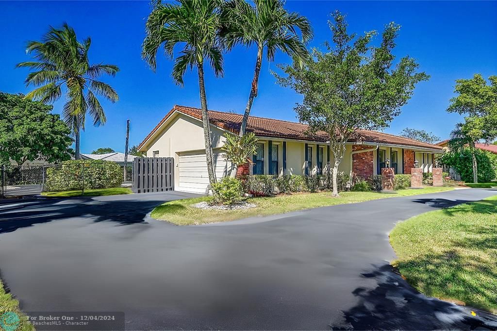 For Sale: $749,999 (4 beds, 2 baths, 2625 Square Feet)