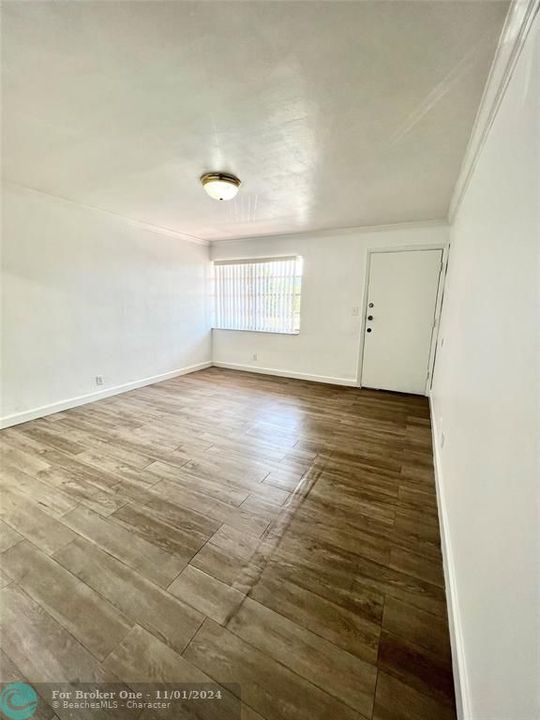 For Rent: $2,200 (2 beds, 1 baths, 775 Square Feet)