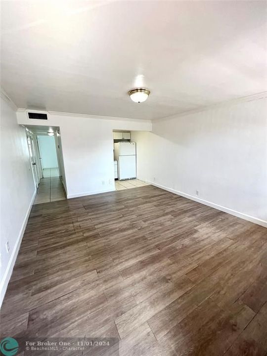 For Rent: $2,200 (2 beds, 1 baths, 775 Square Feet)