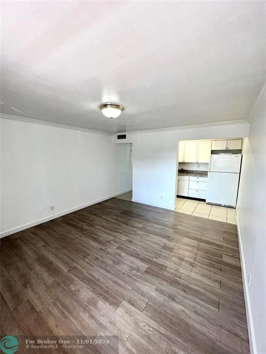 For Rent: $2,200 (2 beds, 1 baths, 775 Square Feet)