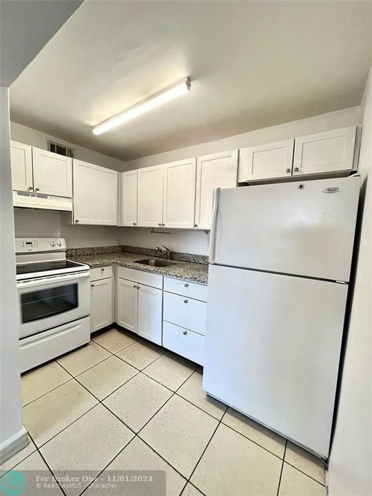 For Rent: $2,200 (2 beds, 1 baths, 775 Square Feet)