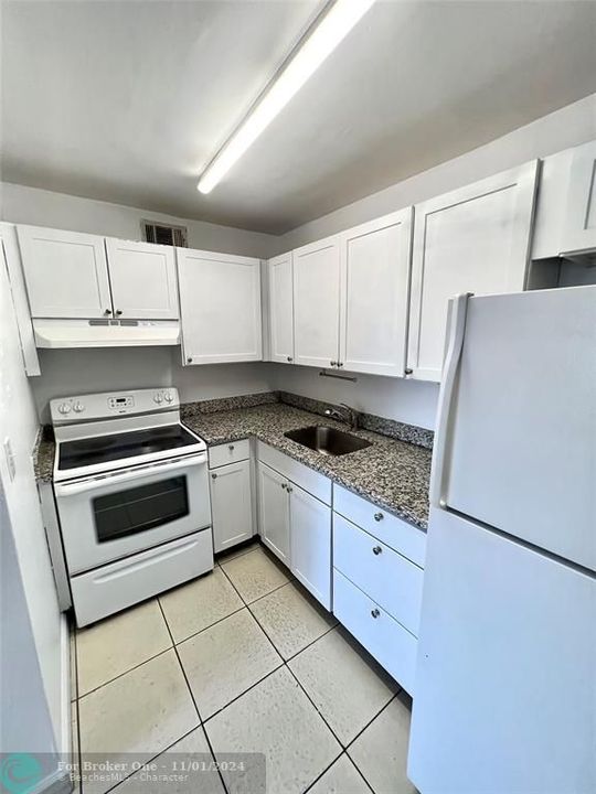 For Rent: $2,200 (2 beds, 1 baths, 775 Square Feet)