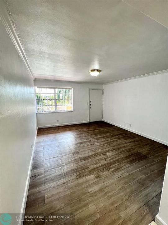 For Rent: $2,200 (2 beds, 1 baths, 775 Square Feet)