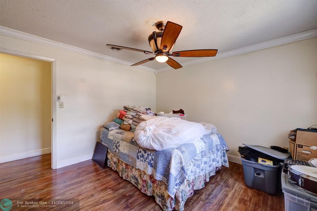 For Sale: $345,000 (3 beds, 2 baths, 1702 Square Feet)