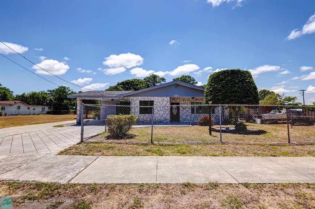 For Sale: $345,000 (3 beds, 2 baths, 1702 Square Feet)