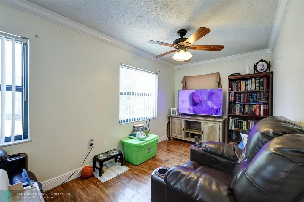 For Sale: $345,000 (3 beds, 2 baths, 1702 Square Feet)