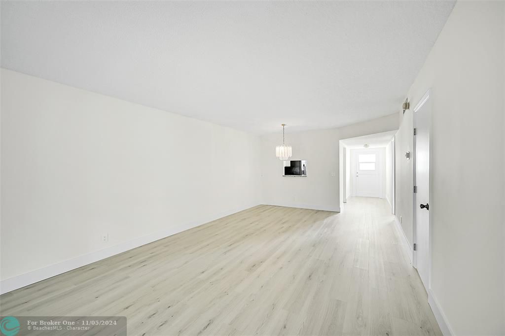 For Sale: $249,900 (2 beds, 2 baths, 1133 Square Feet)