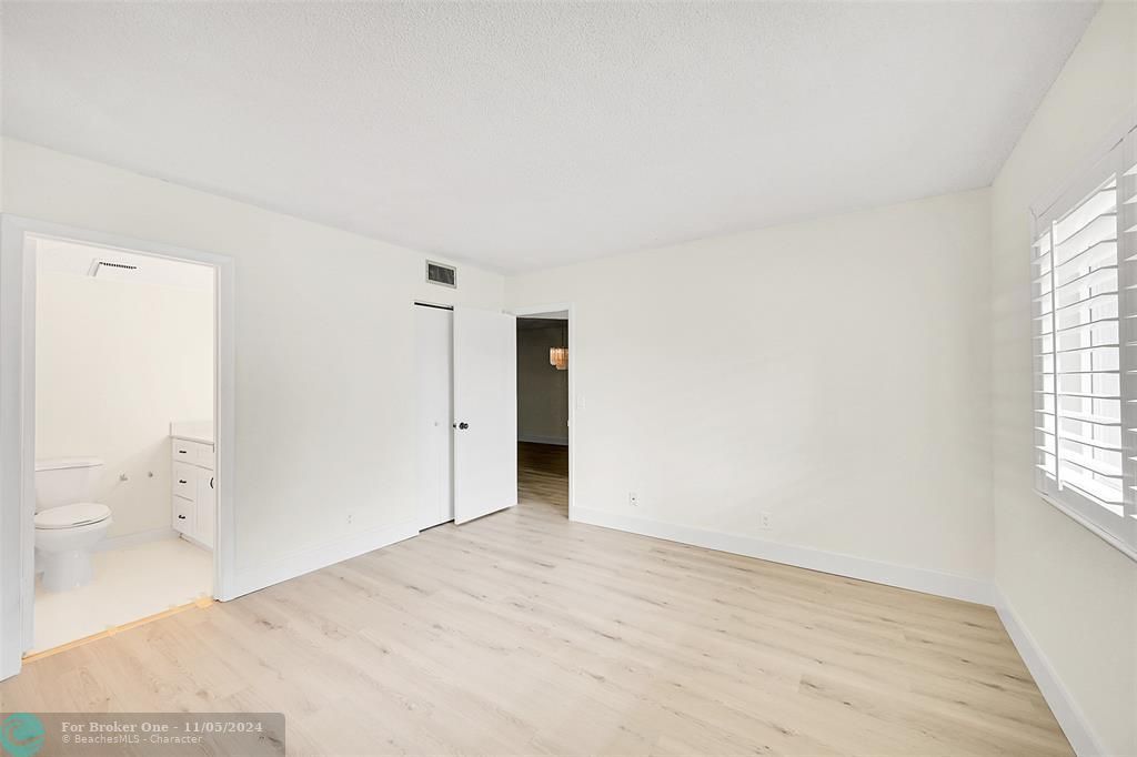 For Sale: $249,900 (2 beds, 2 baths, 1133 Square Feet)