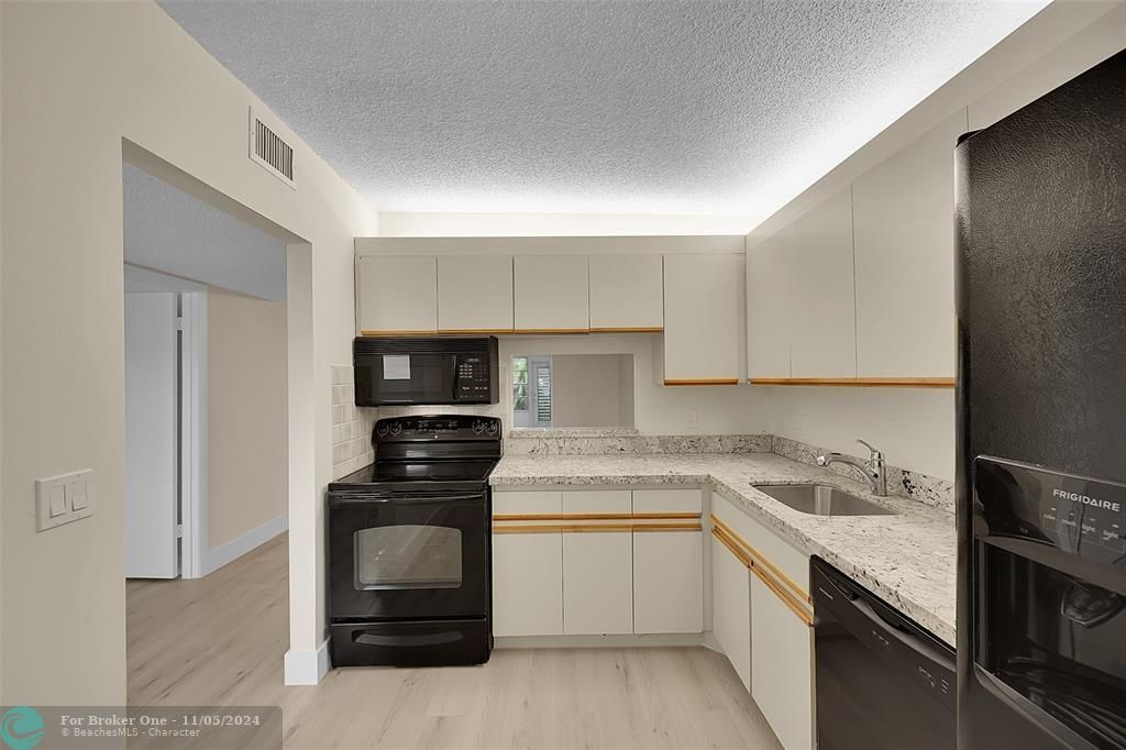 For Sale: $249,900 (2 beds, 2 baths, 1133 Square Feet)