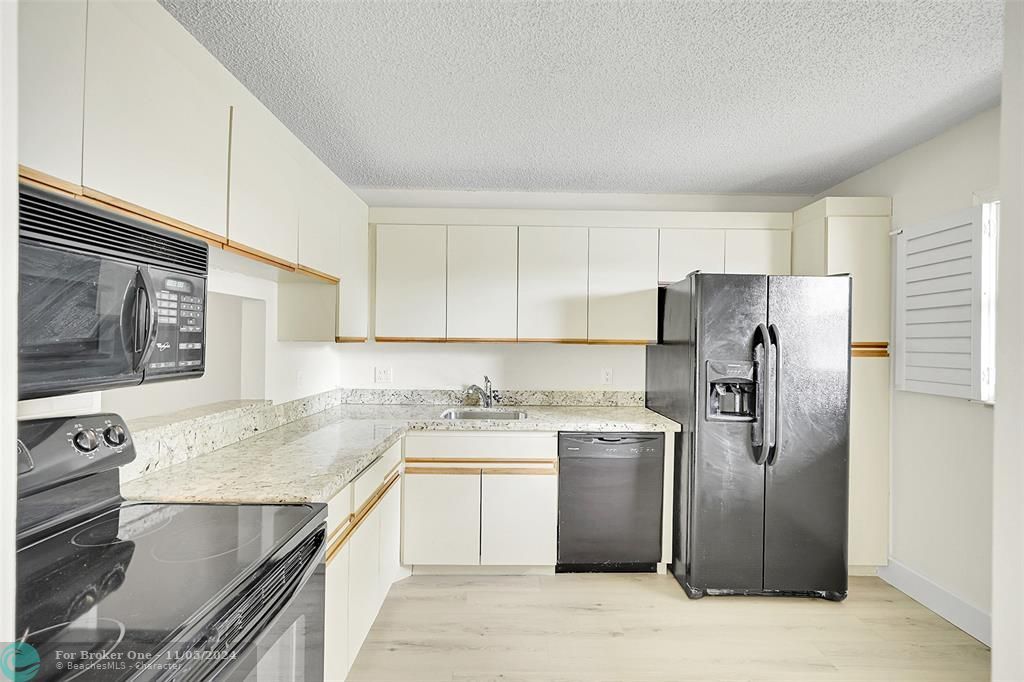 For Sale: $249,900 (2 beds, 2 baths, 1133 Square Feet)