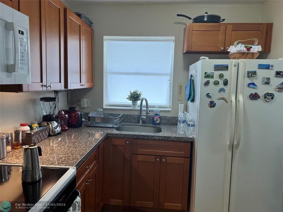 For Rent: $1,550 (1 beds, 1 baths, 640 Square Feet)