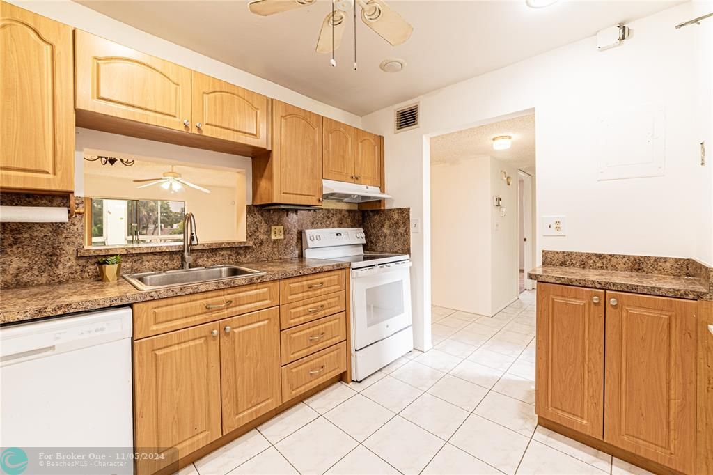 For Sale: $113,500 (2 beds, 2 baths, 1155 Square Feet)