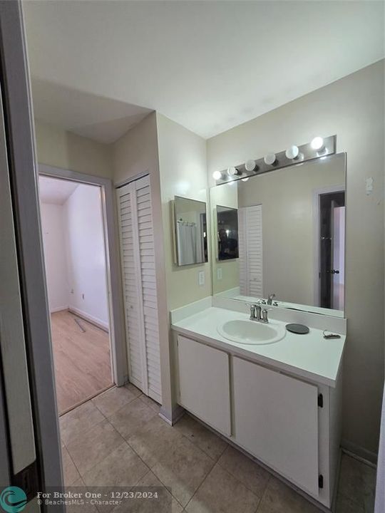 Active With Contract: $1,850 (1 beds, 1 baths, 685 Square Feet)