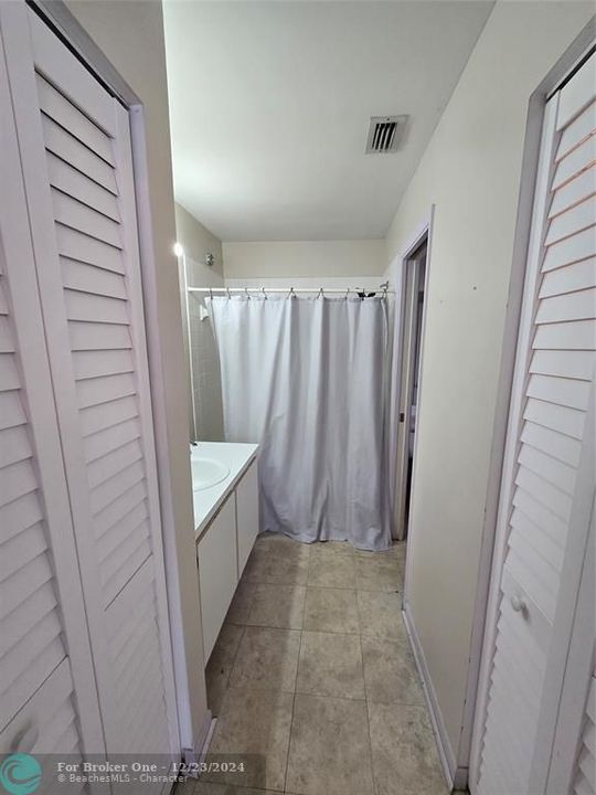 Active With Contract: $1,850 (1 beds, 1 baths, 685 Square Feet)