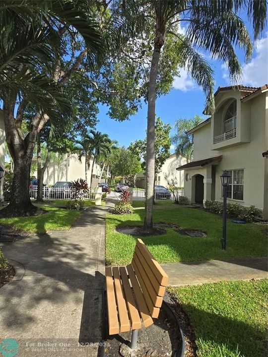 Active With Contract: $1,850 (1 beds, 1 baths, 685 Square Feet)