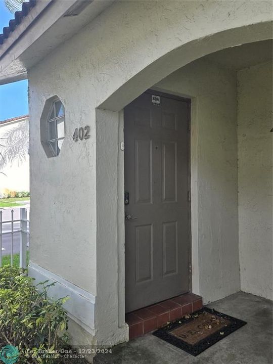 Active With Contract: $1,850 (1 beds, 1 baths, 685 Square Feet)