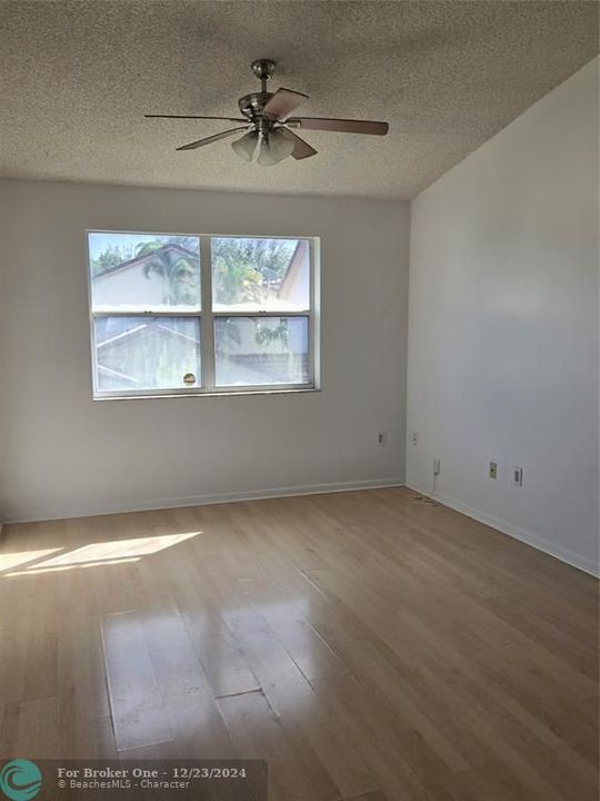 Active With Contract: $1,850 (1 beds, 1 baths, 685 Square Feet)