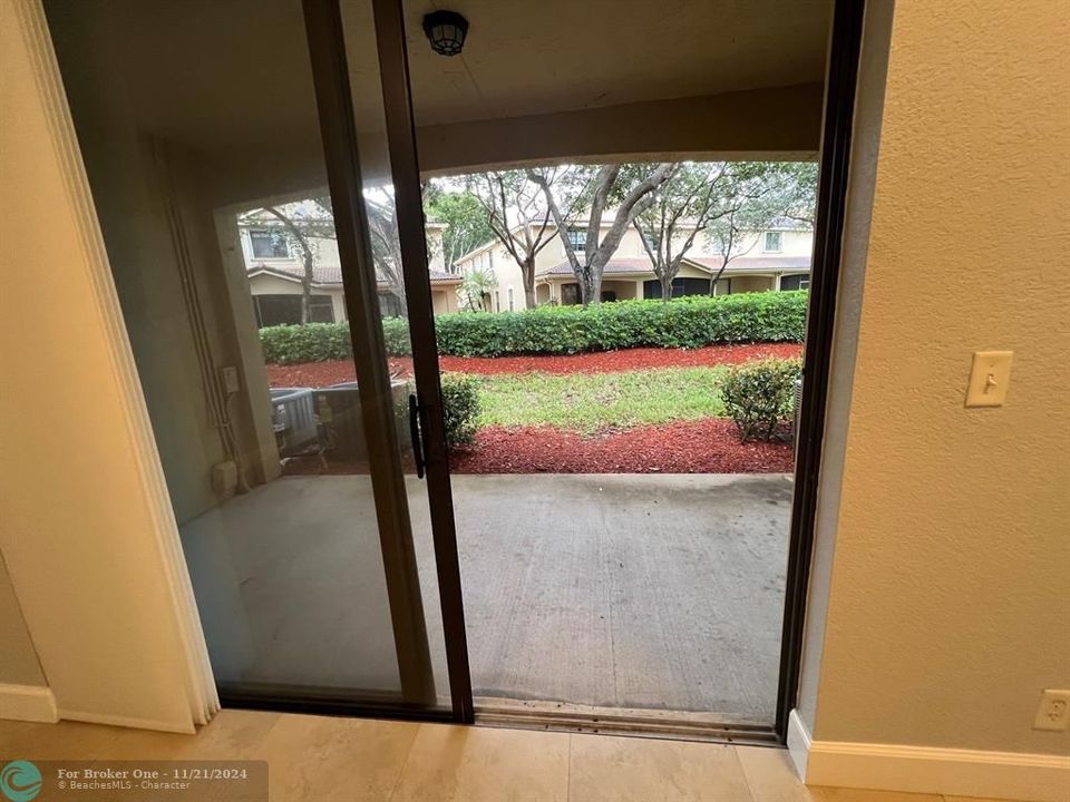 For Rent: $2,800 (2 beds, 2 baths, 1155 Square Feet)