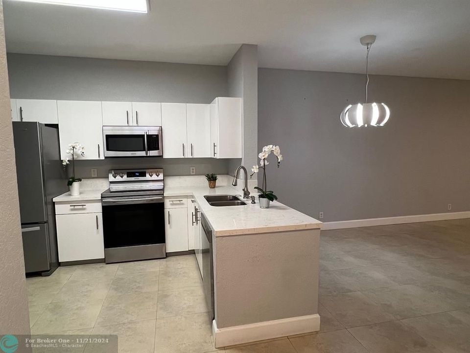 For Rent: $2,800 (2 beds, 2 baths, 1155 Square Feet)