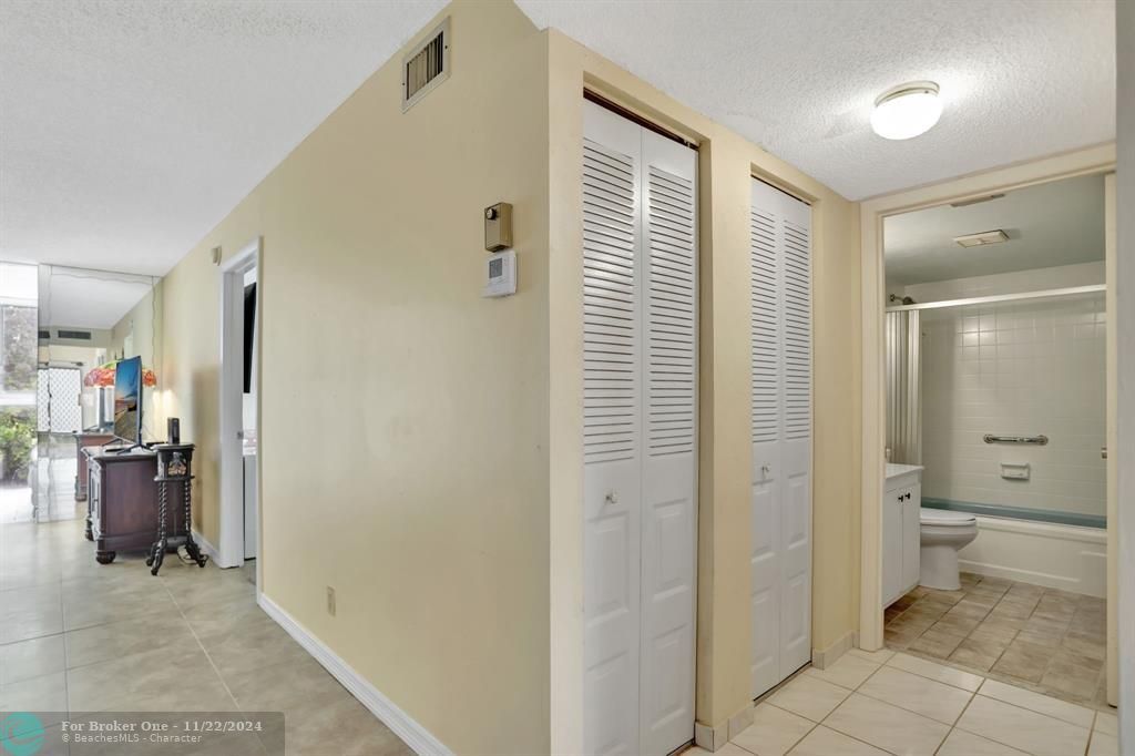 For Sale: $182,500 (2 beds, 2 baths, 1000 Square Feet)