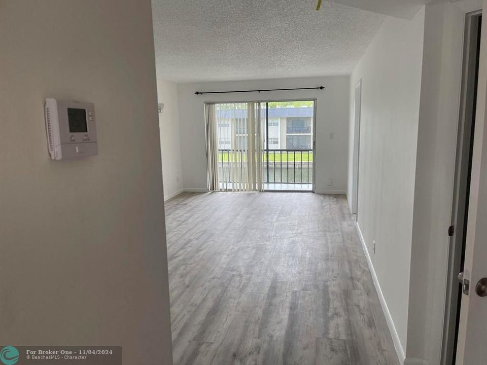 For Rent: $1,900 (2 beds, 2 baths, 949 Square Feet)