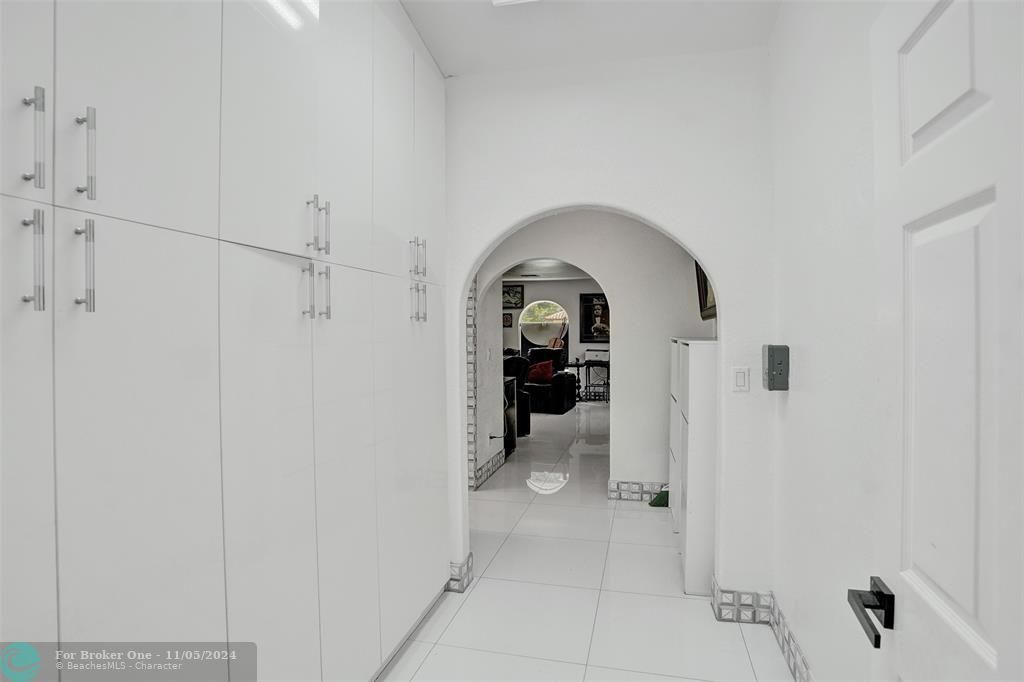 En Venta: $1,275,000 (4 camas, 3 baños, 2680 Pies cuadrados)