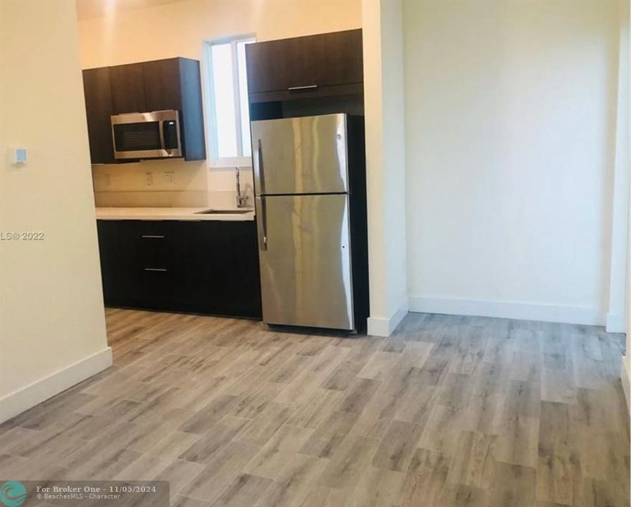 For Rent: $2,100 (0 beds, 1 baths, 410 Square Feet)