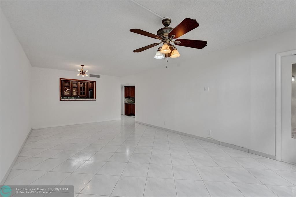 For Rent: $2,300 (2 beds, 2 baths, 1137 Square Feet)