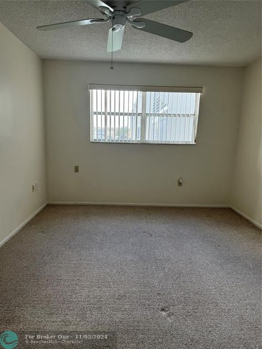 For Sale: $99,000 (1 beds, 1 baths, 640 Square Feet)