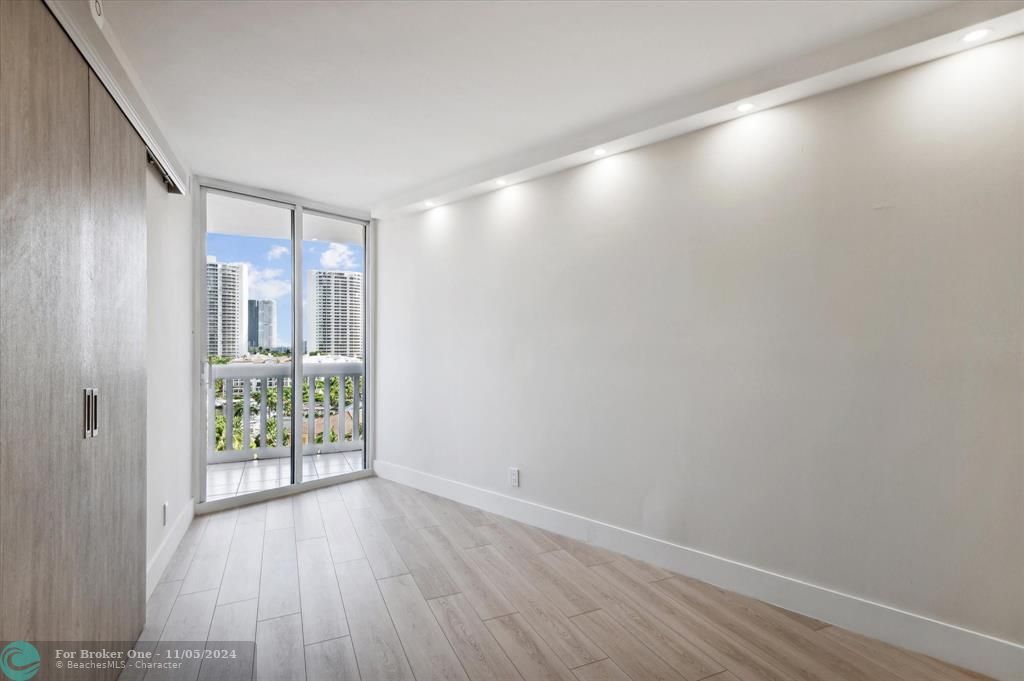 For Sale: $579,000 (2 beds, 2 baths, 1230 Square Feet)